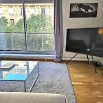 2 Bedrooms Tour Eiffel Trocadero Paris 16
