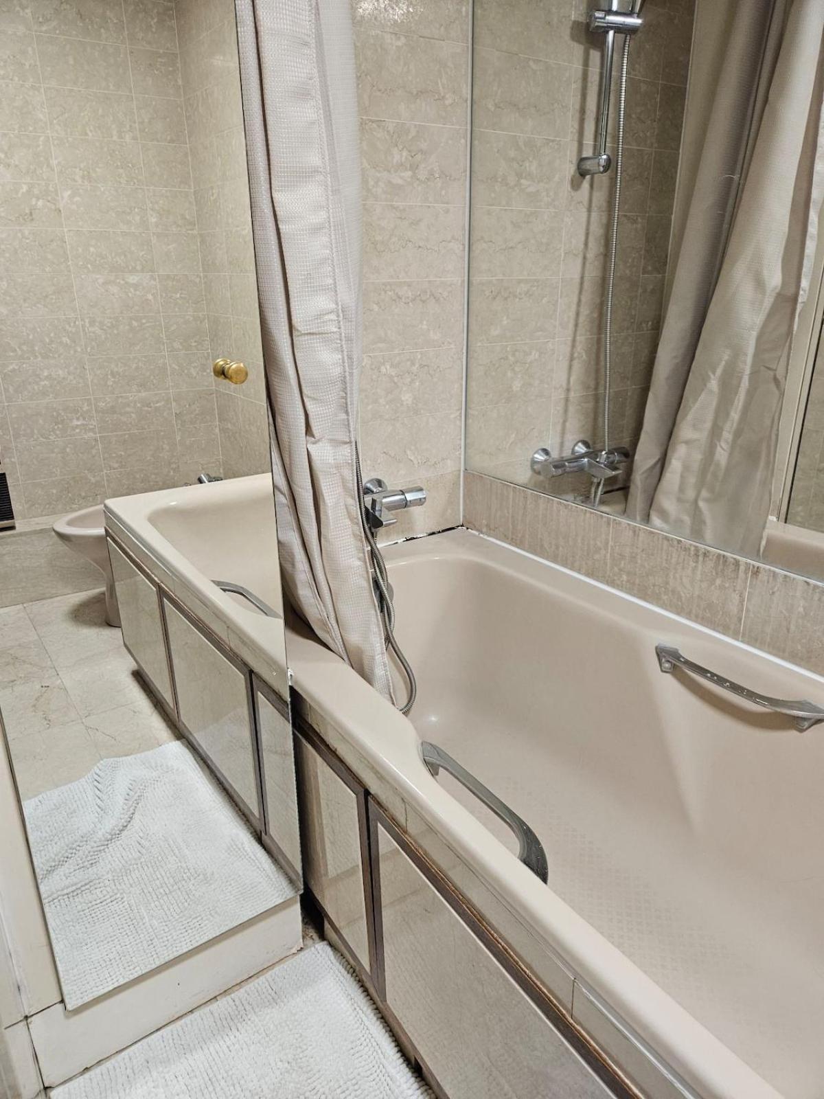 2 Bedrooms Tour Eiffel Trocadero 16 Appartement